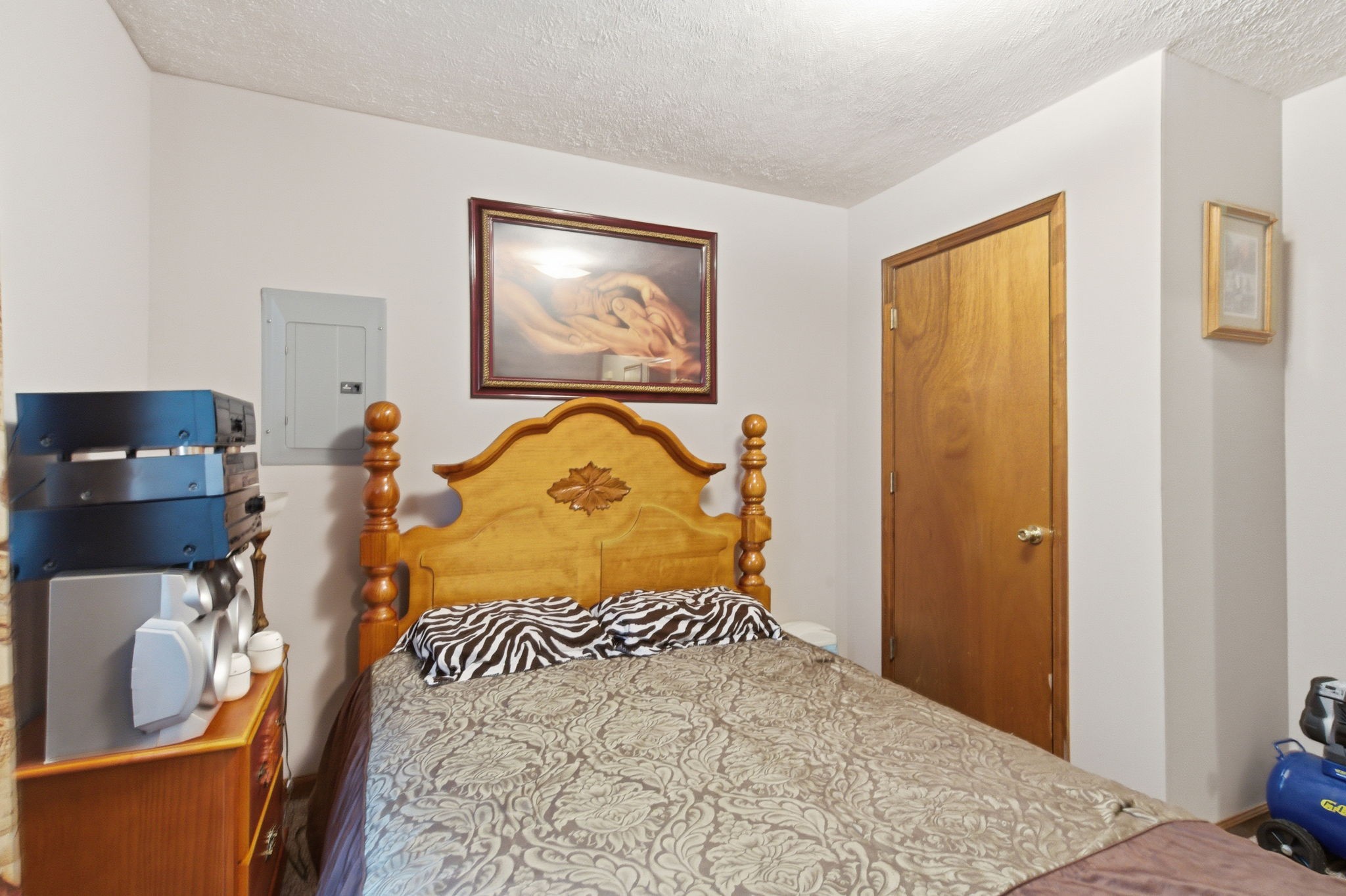 109 Gayla Court Portland, TN 37148 - Photo 44 of 48 a bedroom with a bed and the painting on the wall