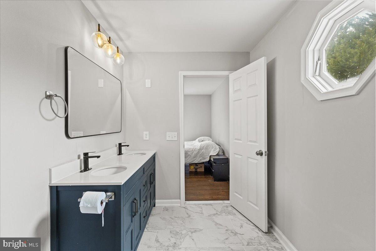 316 Decatur Road Stafford, VA 22554 - Photo 17 of 41 Modern bathroom with elegant fixtures.