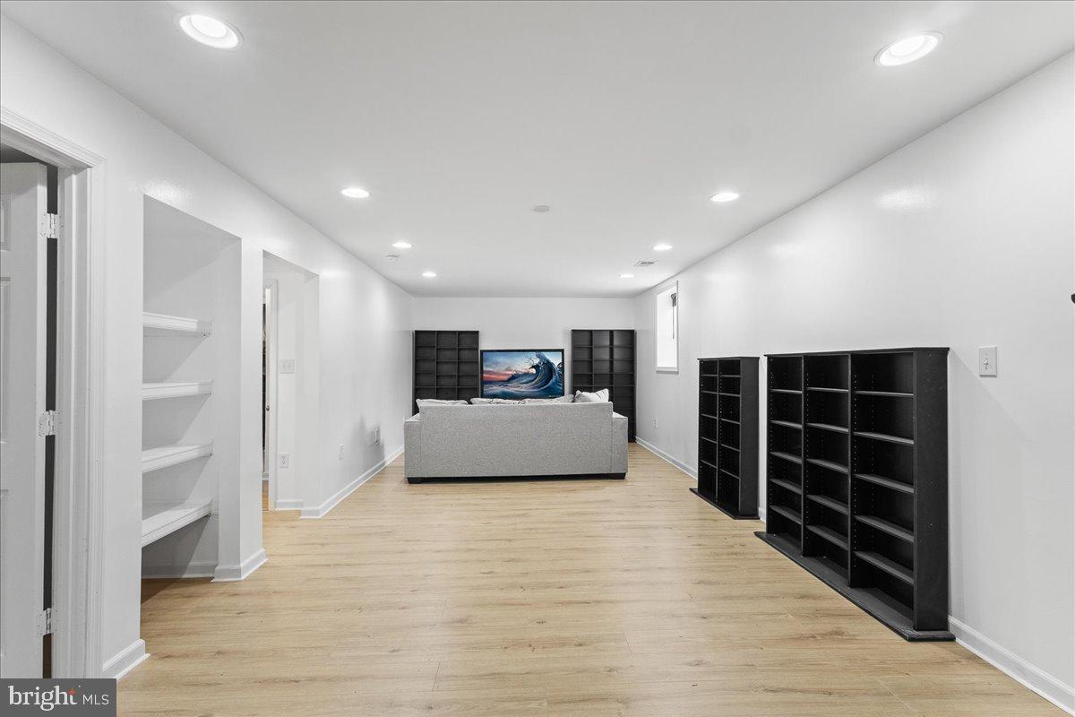 316 Decatur Road Stafford, VA 22554 - Photo 29 of 41 Spacious, modern living area with bright ambiance.