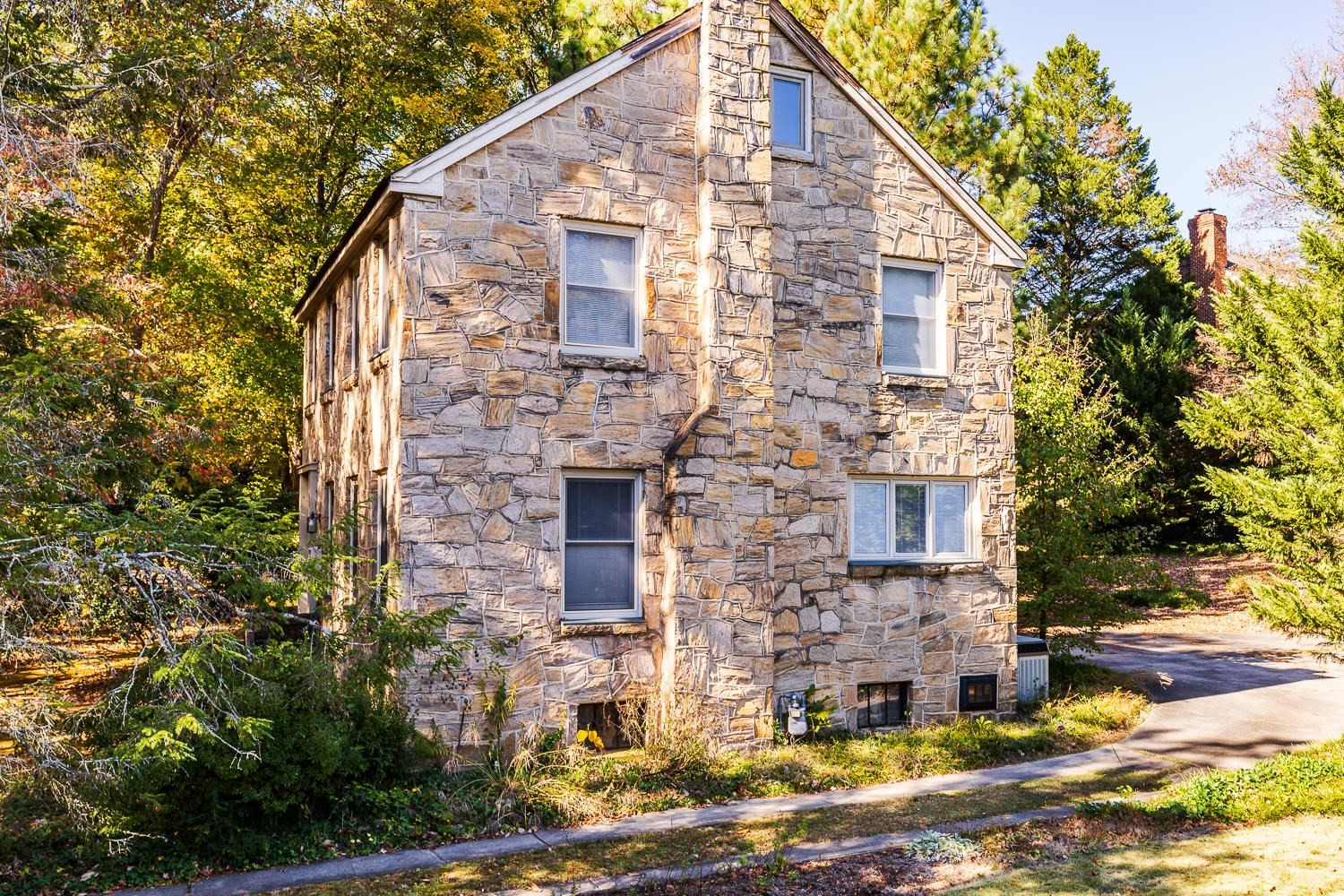 808 Williamson Drive Raleigh, NC 27608 - Photo 7 of 32 a view of a house with a yard