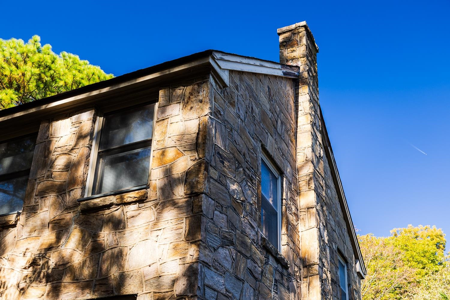808 Williamson Drive Raleigh, NC 27608 - Photo 9 of 32 a view of a building