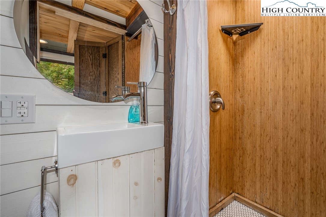 591-611 Locust Gap Road Vilas, NC 28692 - Photo 36 of 50 Gallery Image 36