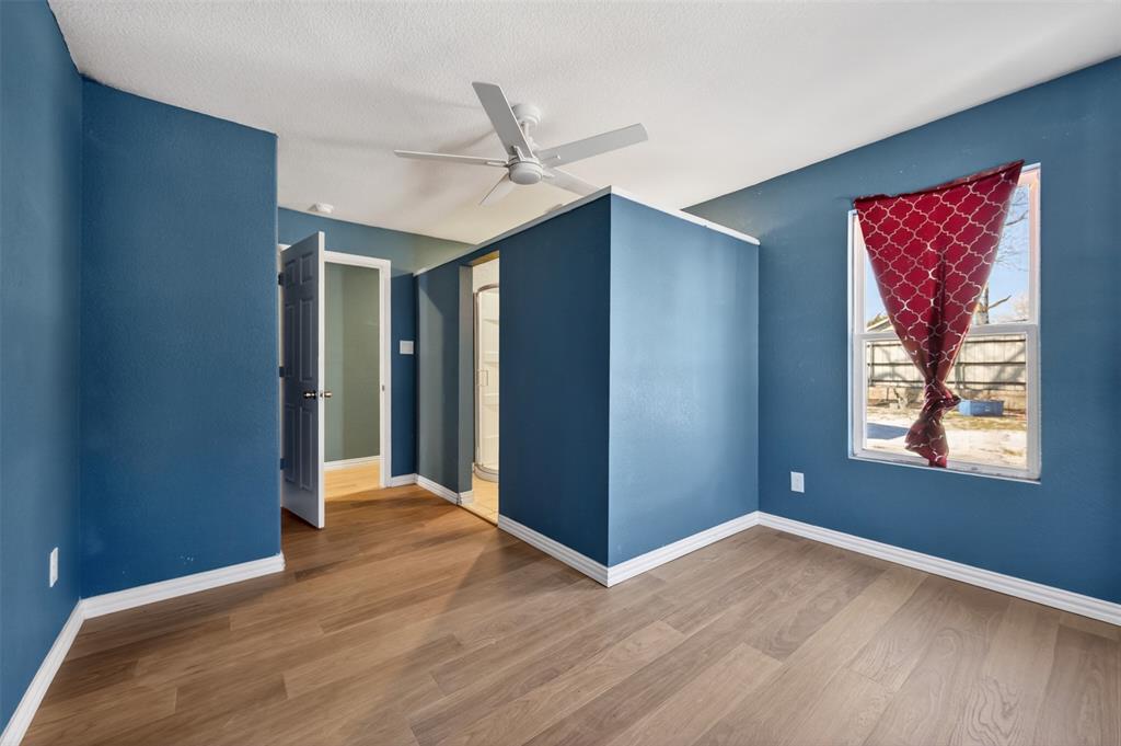 603 East Willingham Street Cleburne, TX 76031 - Photo 18 of 25 an empty room with windows and fan