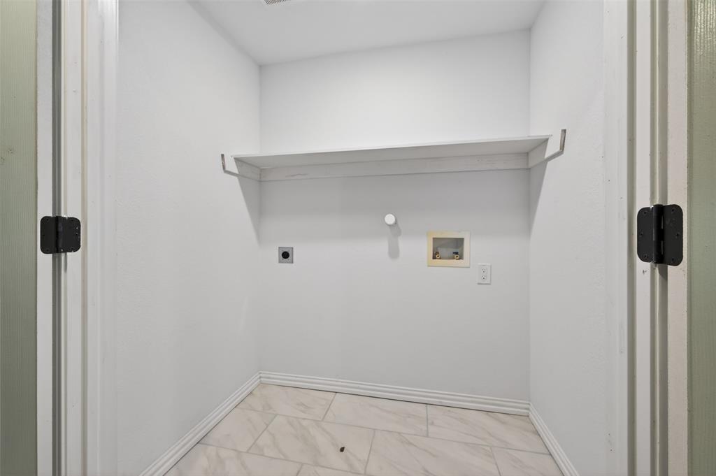 603 East Willingham Street Cleburne, TX 76031 - Photo 20 of 25 a view of small space with closet