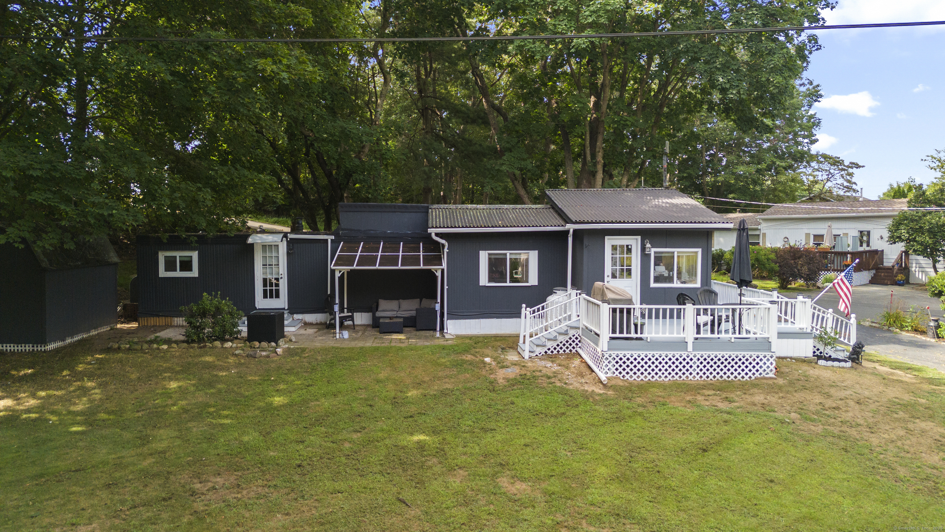 133 West Main Street, Unit MV1 Clinton, CT 06413 - Photo 3 of 36 a front view of a house with garden