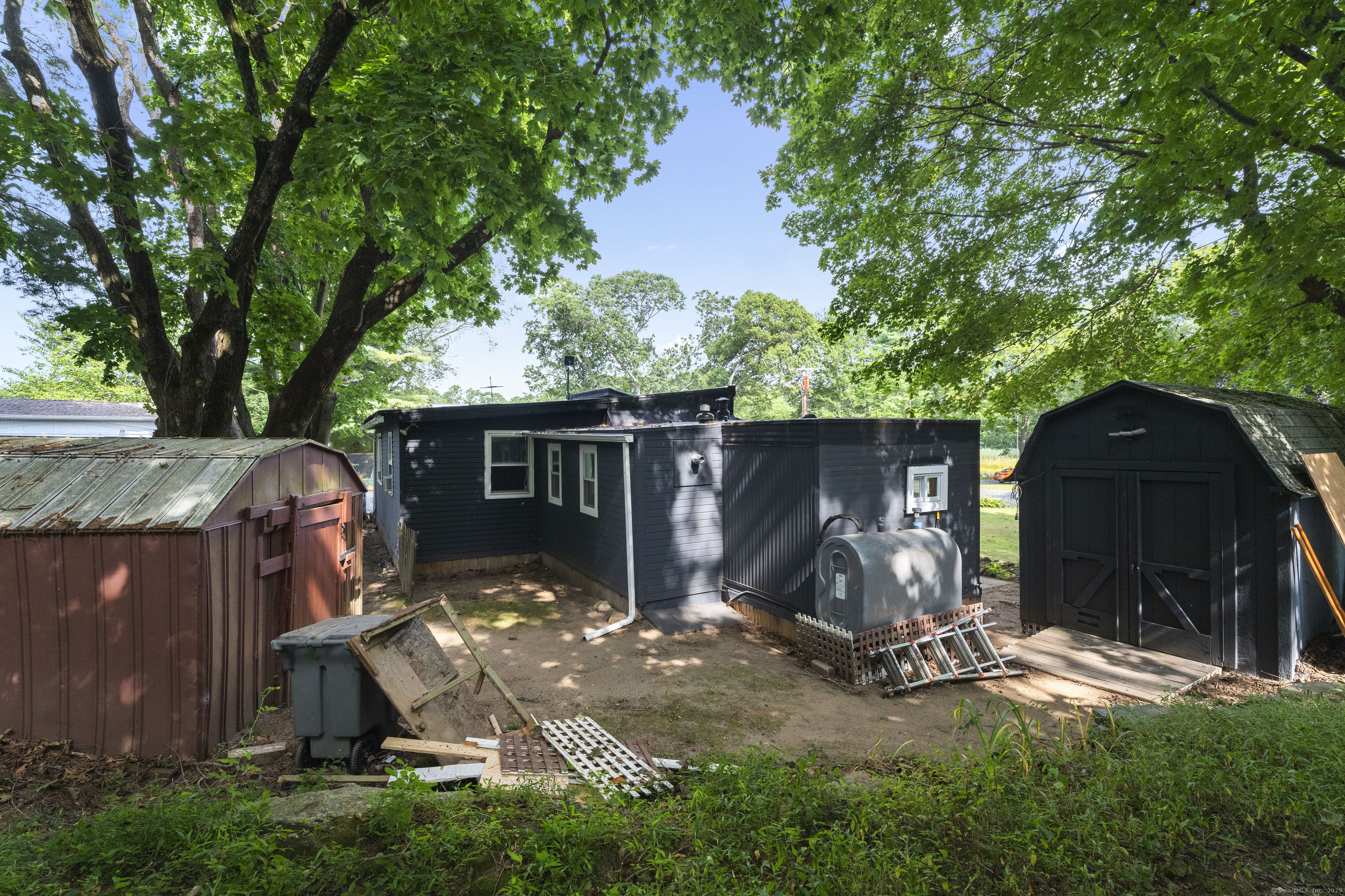 133 West Main Street, Unit MV1 Clinton, CT 06413 - Photo 32 of 36 a view of a backyard with table and chairs and a fire pit