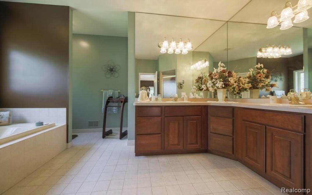 9706 Quail Ridge Run Brighton, MI 48114 - Photo 8 of 29 8-photo-web-1680x1050-138878.jpg