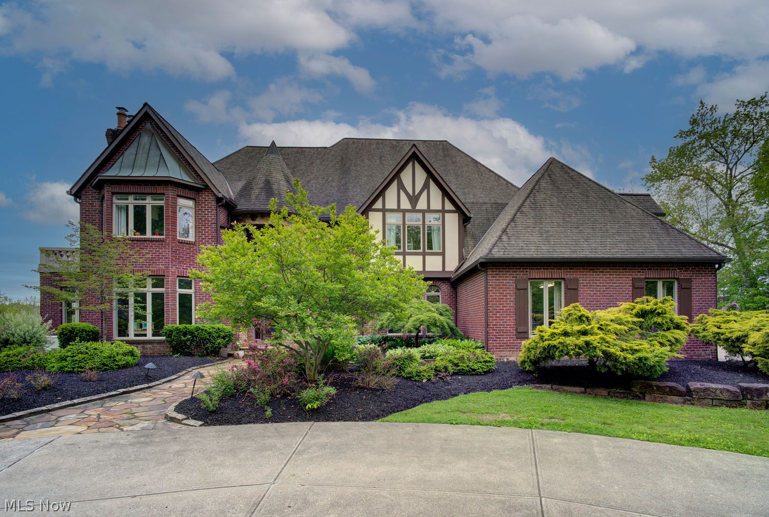 18764 Brewster Road Chagrin Falls, OH 44023 - Photo 1 of 43
