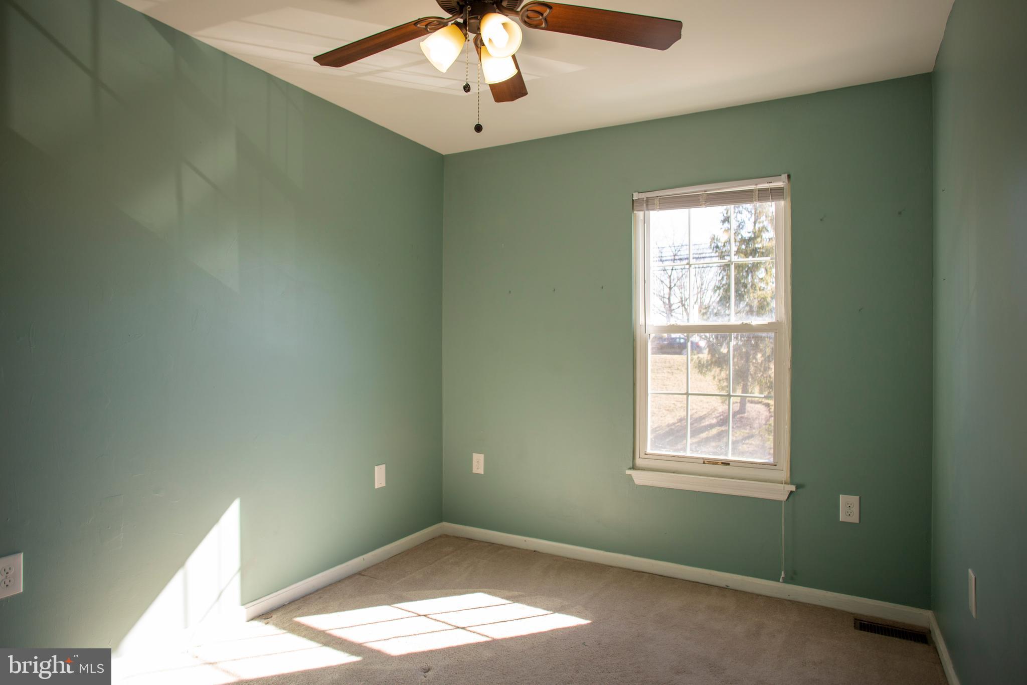 25716 Woodfield Road Damascus, MD 20872 - Photo 19 of 31 Bedroom #3