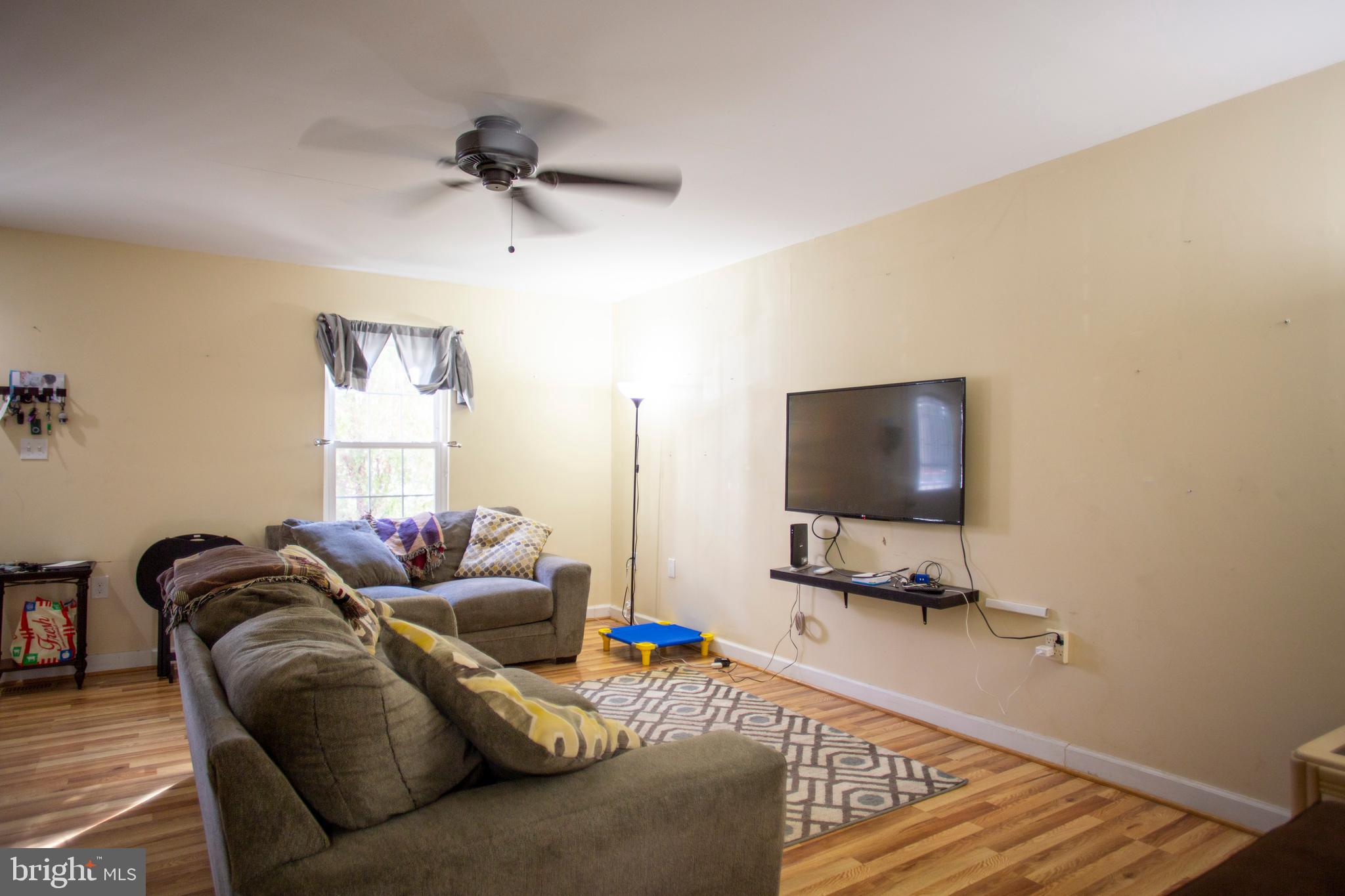 25716 Woodfield Road Damascus, MD 20872 - Photo 4 of 31 Gallery Image 4
