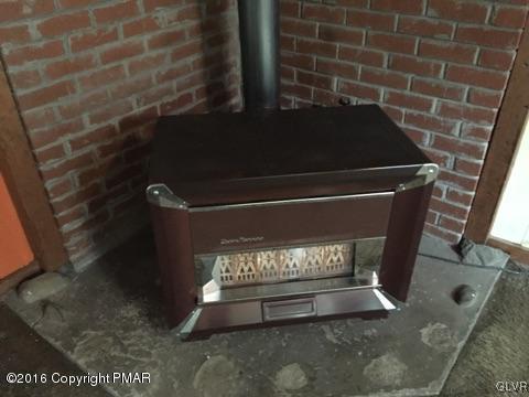 5192 Minks Pond Road Bushkill, PA 18324 - Photo 6 of 15 Gallery Image 6