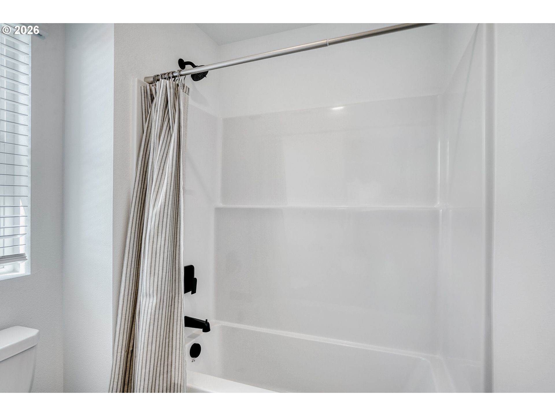 531 Spring Street Woodburn, OR 97071 - Photo 19 of 23 Bathroom
