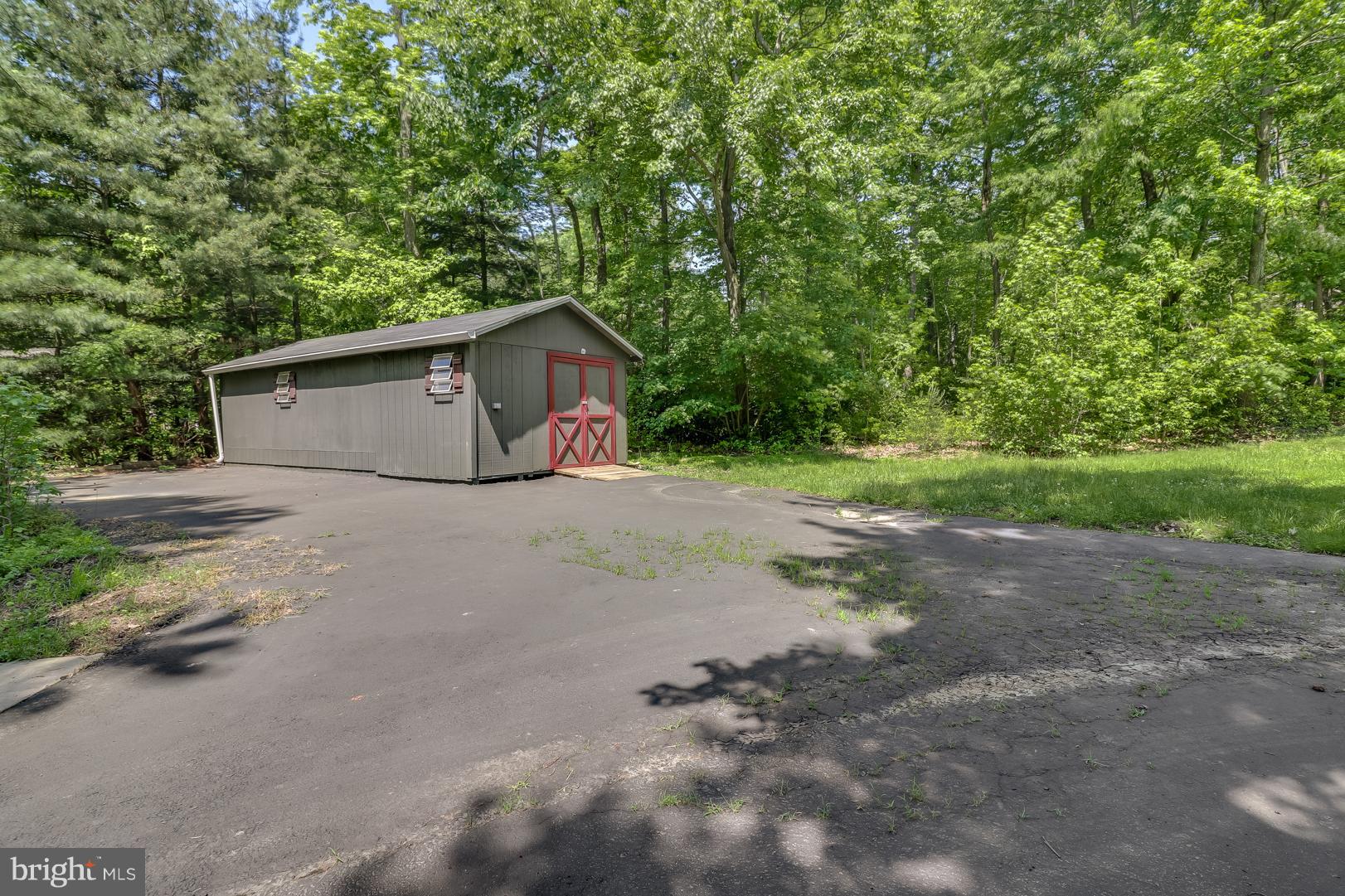 907 Old Elk Neck Road Elkton, MD 21921 - Photo 20 of 23 Large storage shed at round-about driveway