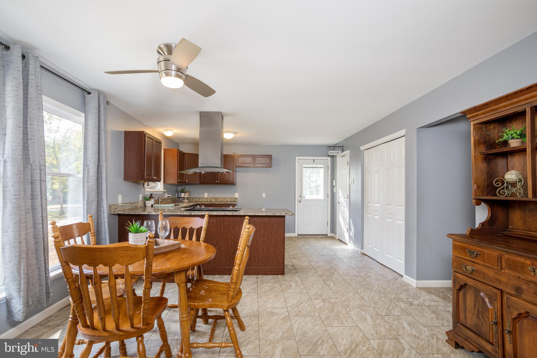 Updated eat-in kitchen