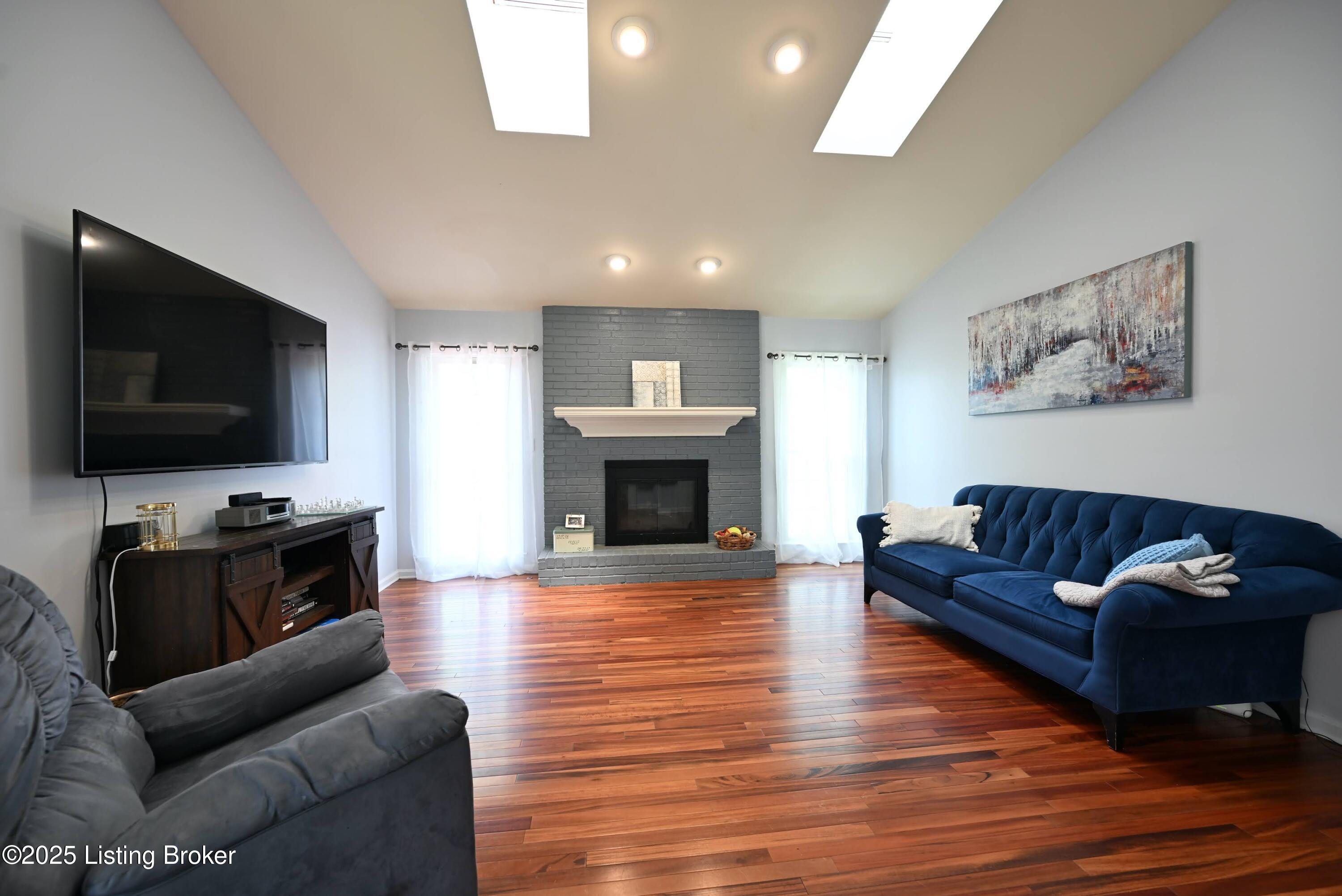 2813 Dandor Road Louisville, KY 40220 - Photo 5 of 30 Living Room