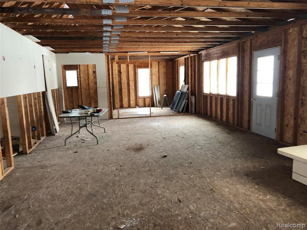 9262 North Lakeshore Road Port Austin, MI 48467 - Photo 2 of 11