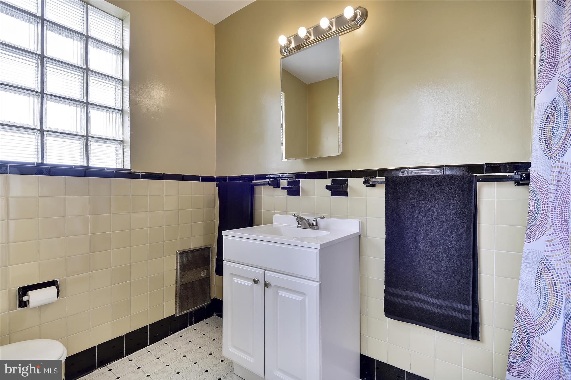3813 Labyrinth Road Baltimore, MD 21215 - Photo 15 of 30 Bath (Master)