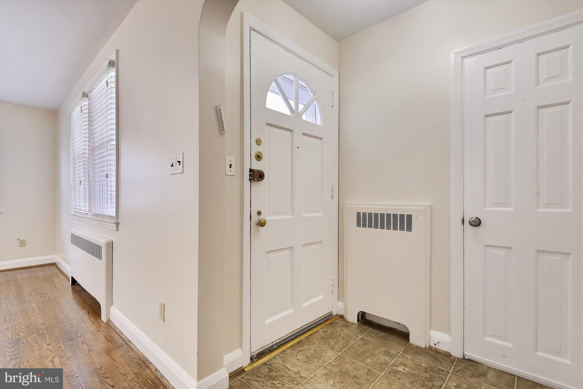 3813 Labyrinth Road Baltimore, MD 21215 - Photo 3 of 30 Entryway