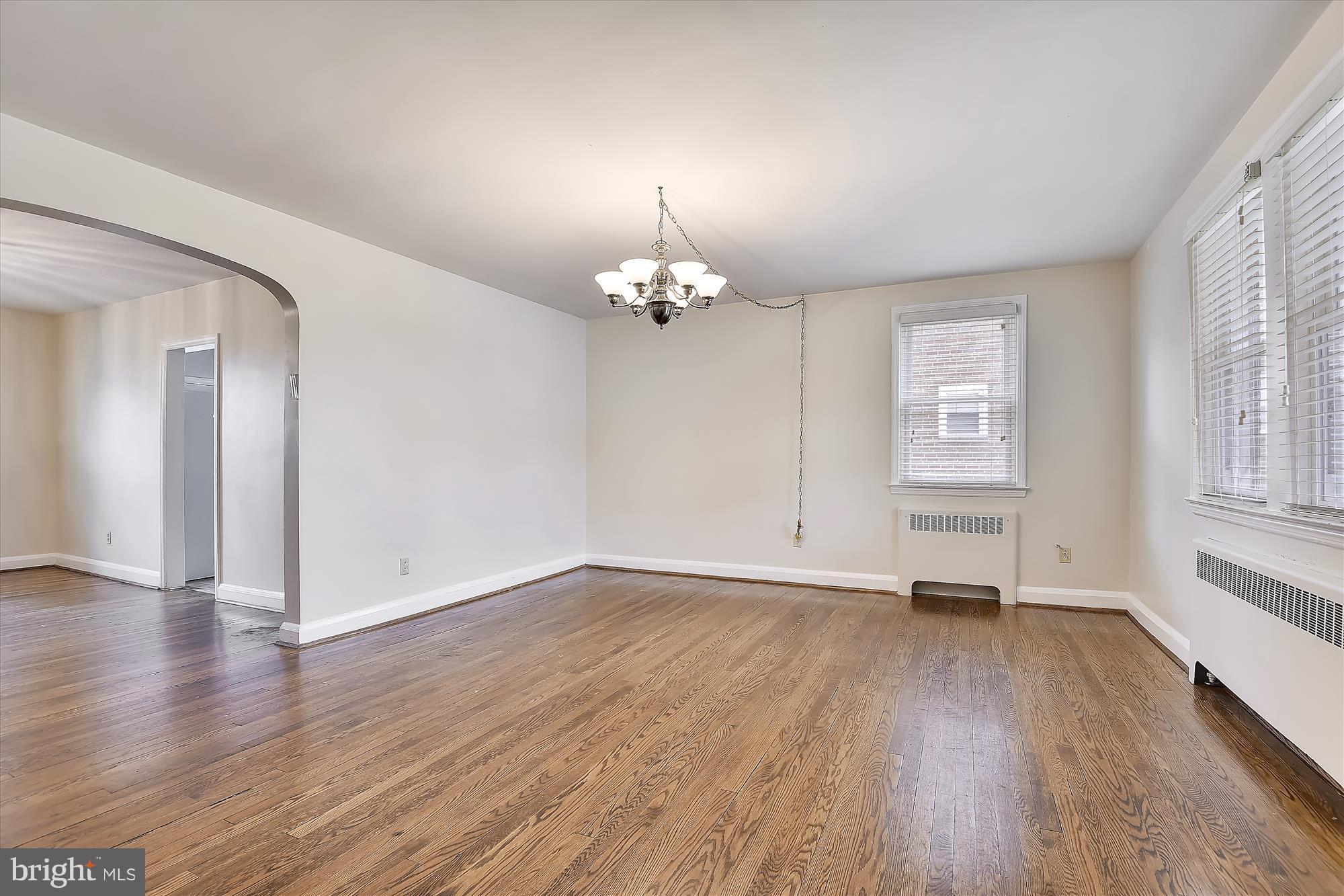 3813 Labyrinth Road Baltimore, MD 21215 - Photo 4 of 30 Living Room