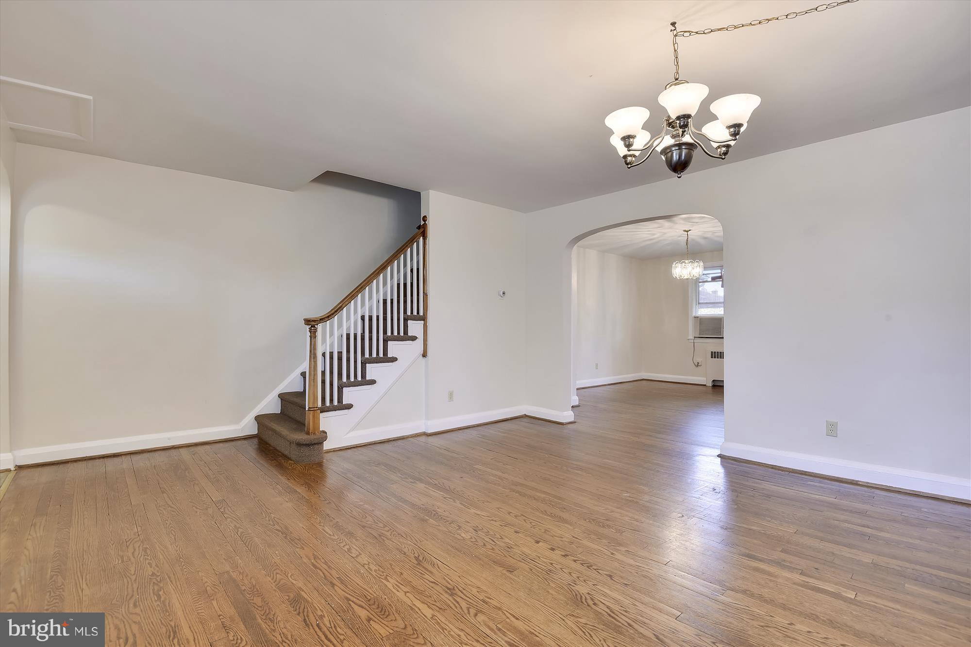 3813 Labyrinth Road Baltimore, MD 21215 - Photo 5 of 30 Living Room