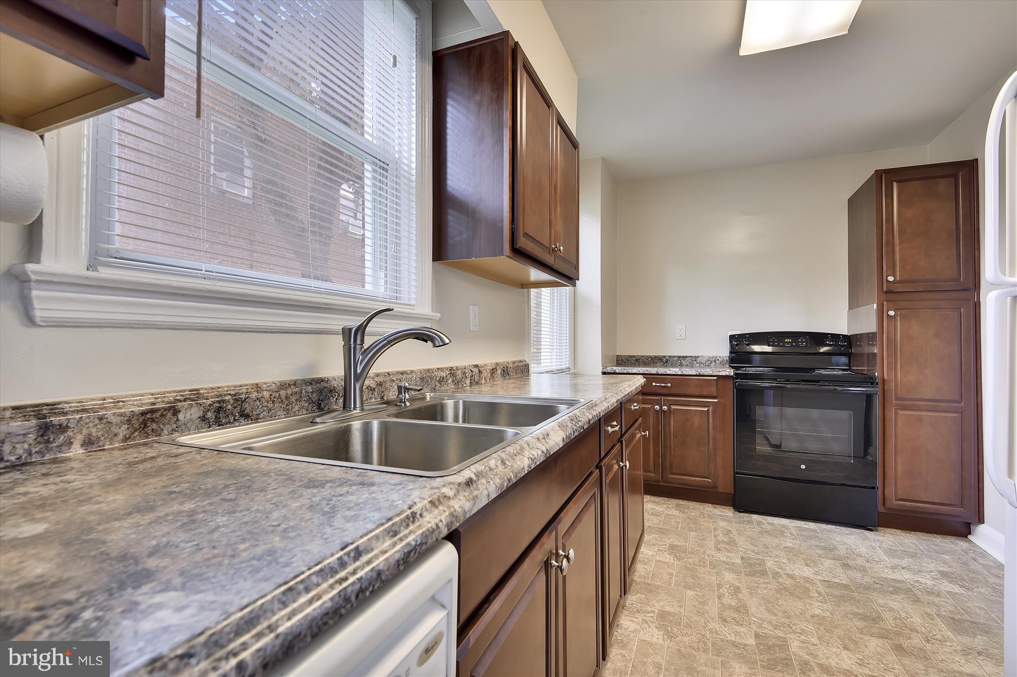 3813 Labyrinth Road Baltimore, MD 21215 - Photo 8 of 30 Kitchen