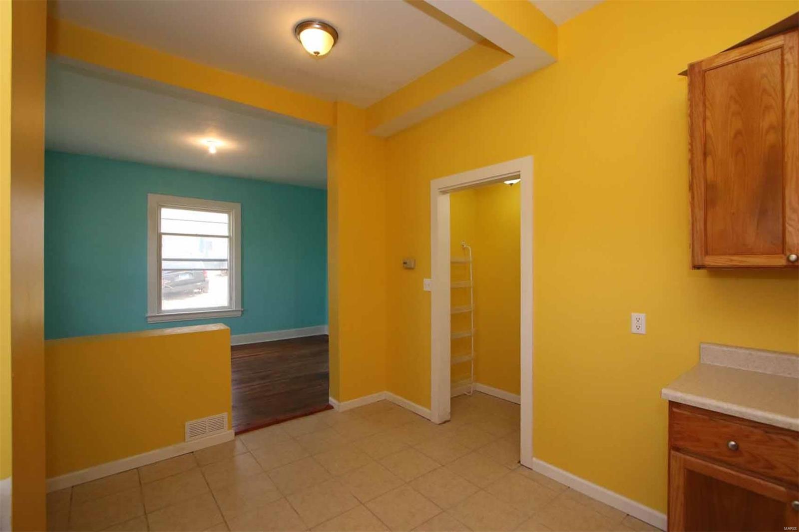 2202 Mills Avenue Alton, IL 62002 - Photo 13 of 22