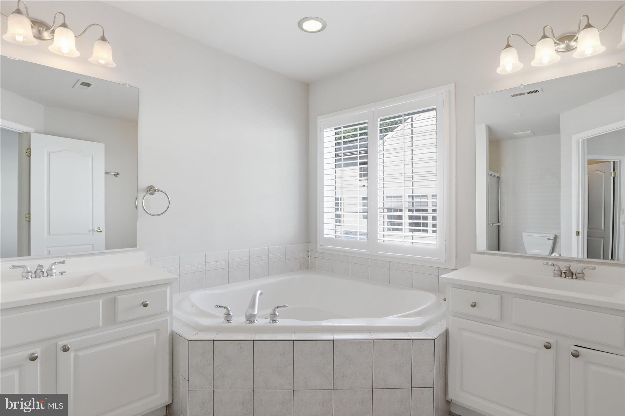 10227 Rutland Round Road, Unit 34 Columbia, MD 21044 - Photo 27 of 48 Primary Bathroom