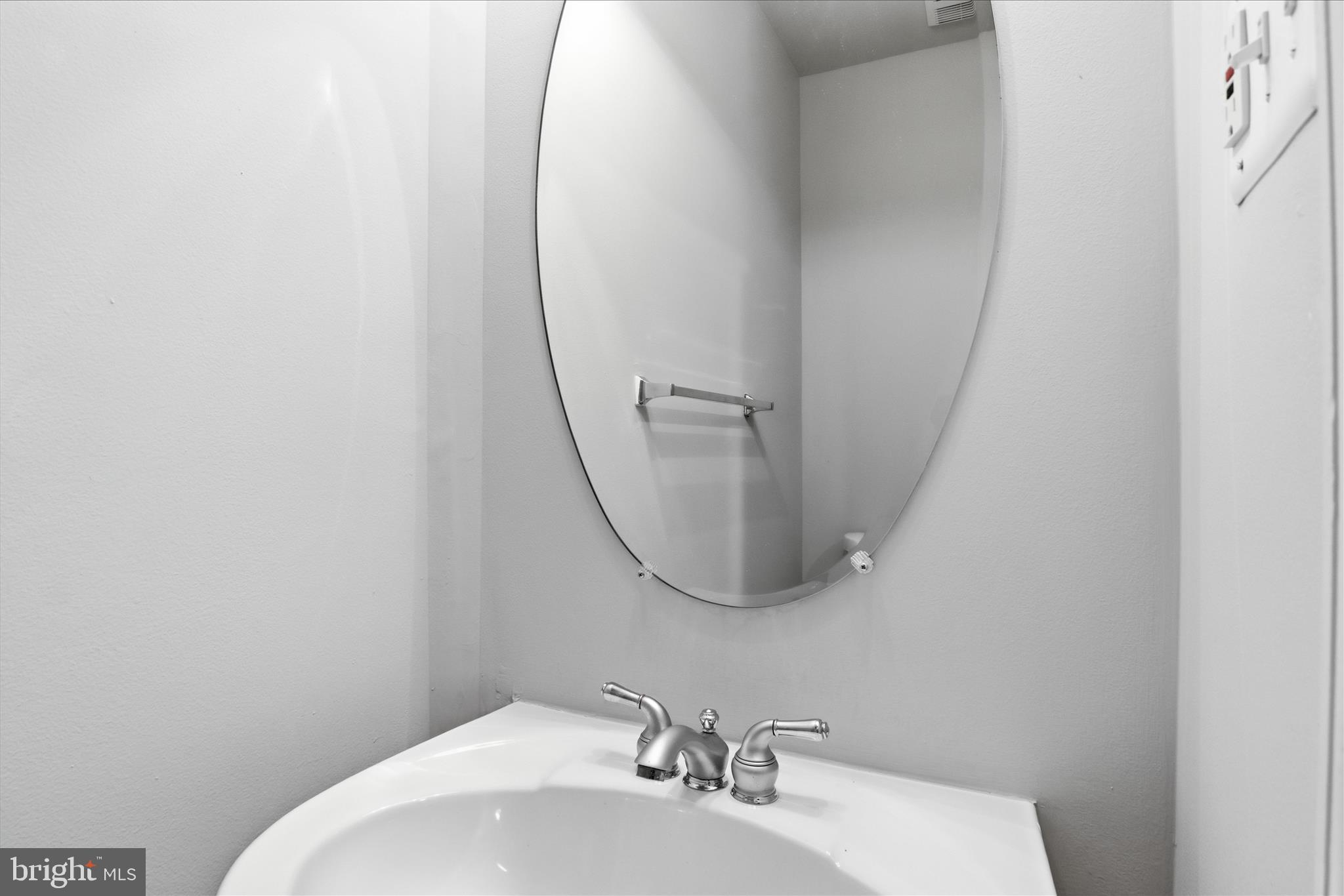10227 Rutland Round Road, Unit 34 Columbia, MD 21044 - Photo 4 of 48 Powder room- 1st Floor