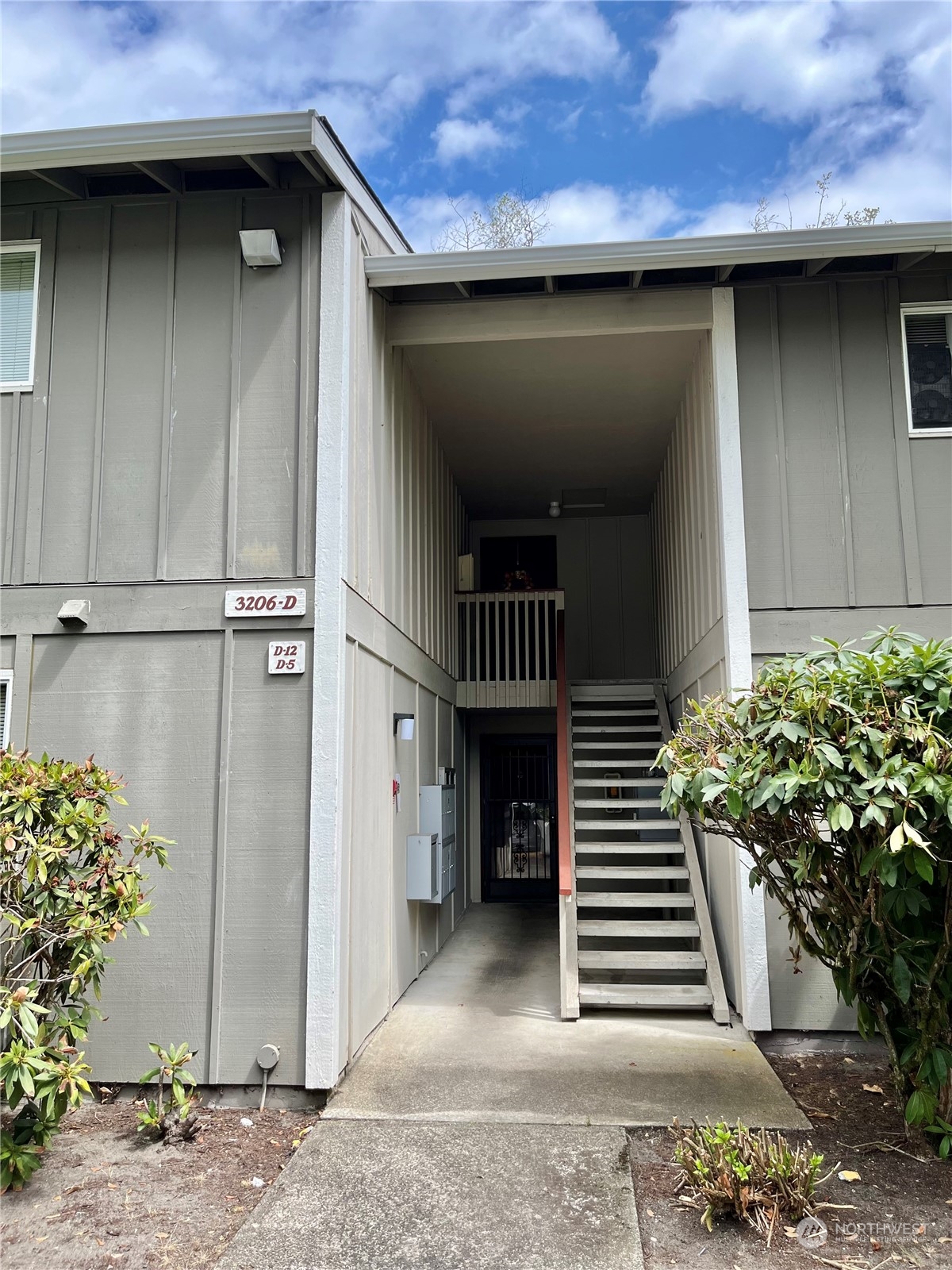 3206 Pine Road Northeast, Unit D5 Bremerton, WA 98310 - Photo 1 of 16 Gallery Image 1