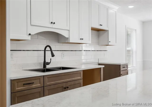 $674,900 | 4818 Upper River Road, Jeffersonville, IN 47130