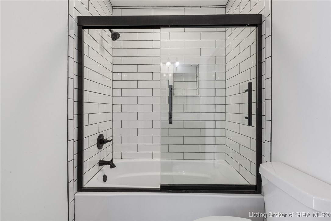 4818 Upper River Road Jeffersonville, IN 47130 - Photo 47 of 75 Jack and Jill Bathroom