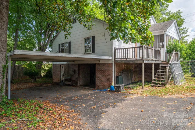a house view with a outdoor space