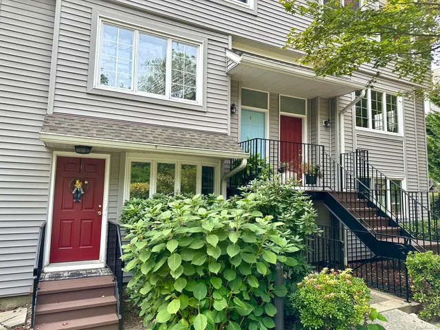 $589,000 | 2700 Bedford Street, Unit J, Stamford, CT 06905