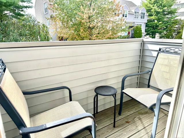 $589,000 | 2700 Bedford Street, Unit J, Stamford, CT 06905