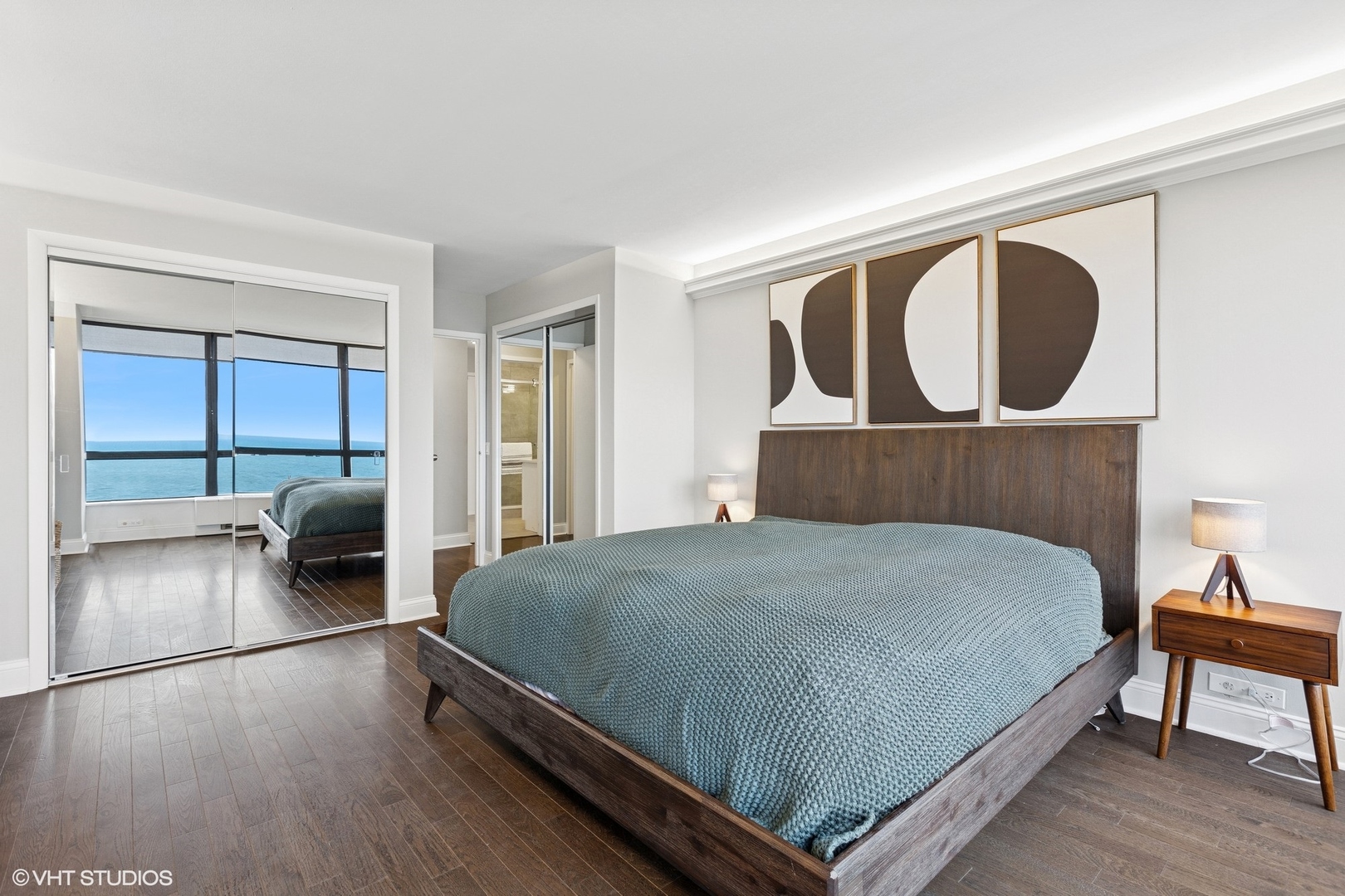 5415 North Sheridan Road, Unit 3004 Chicago, IL 60640 - Photo 11 of 26 a bedroom with a bed and window