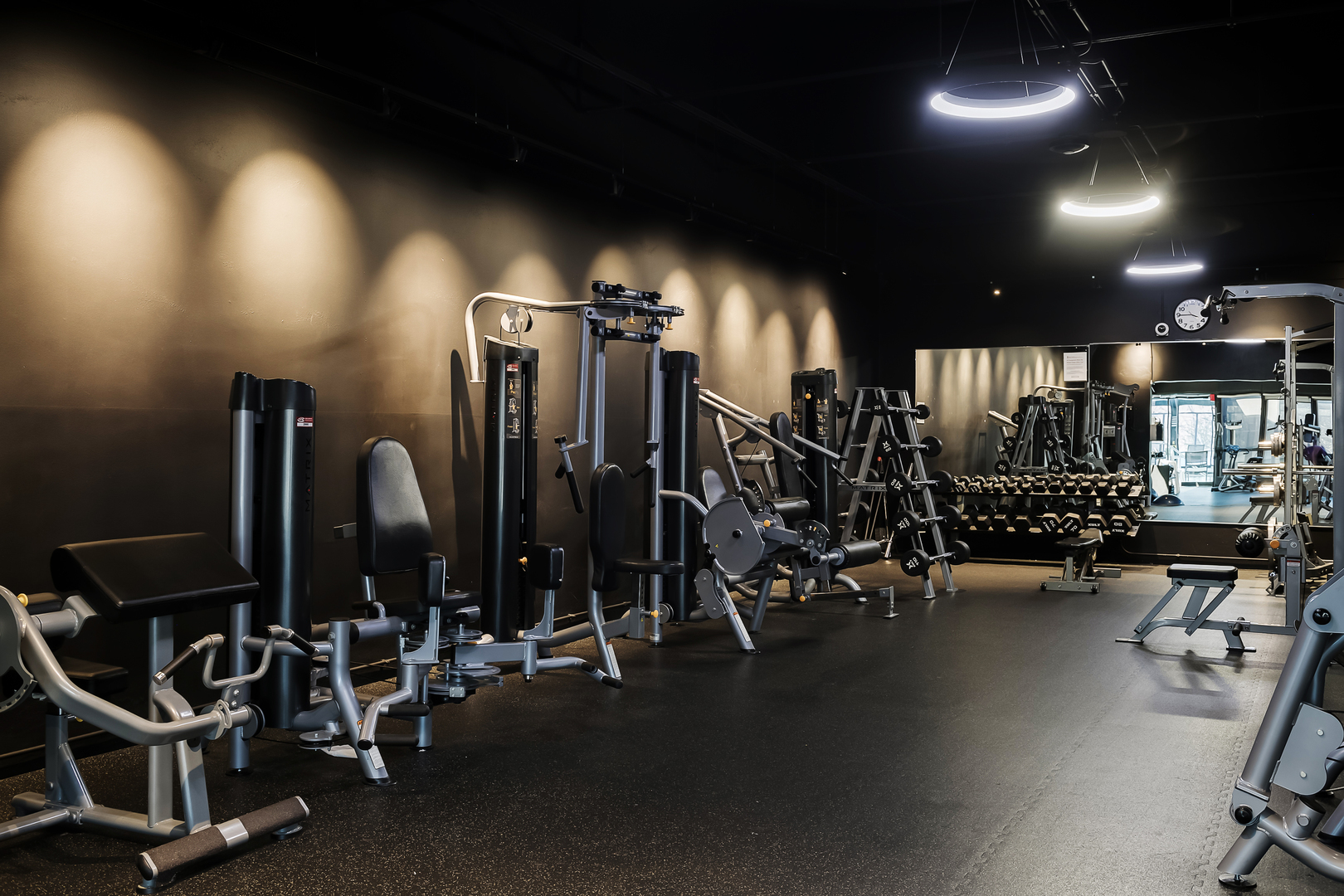 5415 North Sheridan Road, Unit 3004 Chicago, IL 60640 - Photo 23 of 26 a view of a room with gym equipment