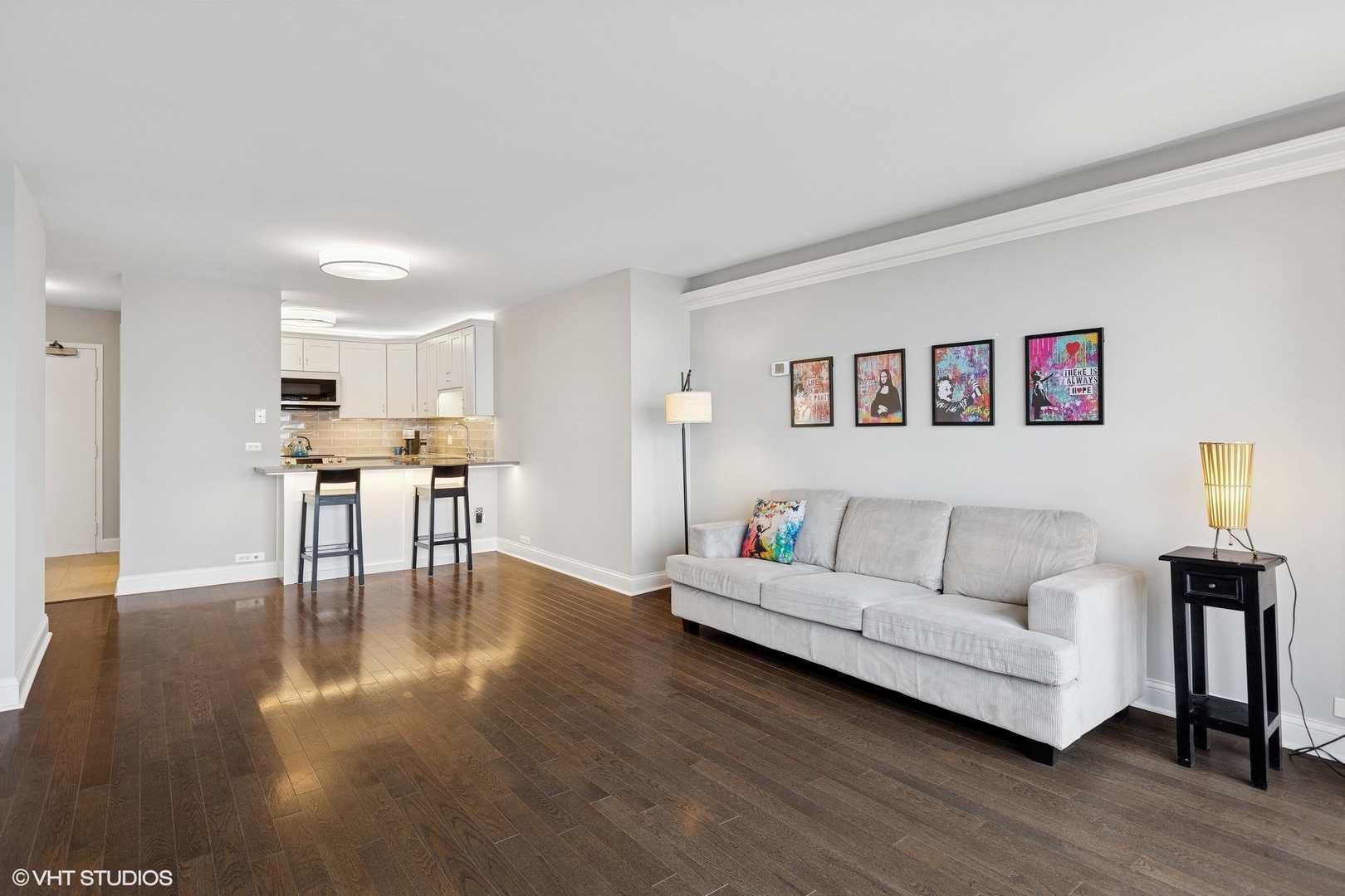 5415 North Sheridan Road, Unit 3004 Chicago, IL 60640 - Photo 4 of 26 a living room with furniture and a table