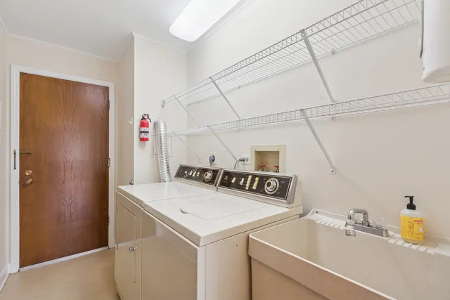 $369,900 | 701 Lake Hinsdale Drive, Unit 309, Willowbrook, IL 60527