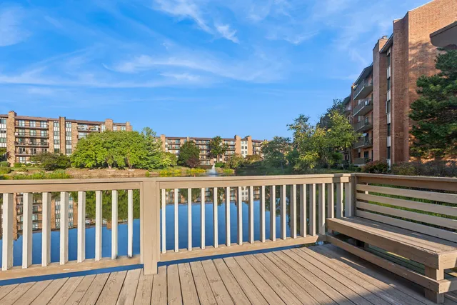 $369,900 | 701 Lake Hinsdale Drive, Unit 309, Willowbrook, IL 60527