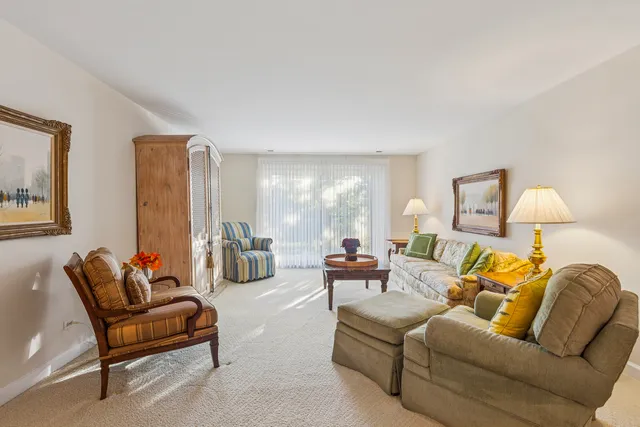 $369,900 | 701 Lake Hinsdale Drive, Unit 309, Willowbrook, IL 60527