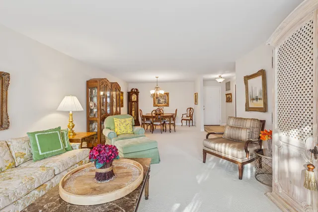 $369,900 | 701 Lake Hinsdale Drive, Unit 309, Willowbrook, IL 60527