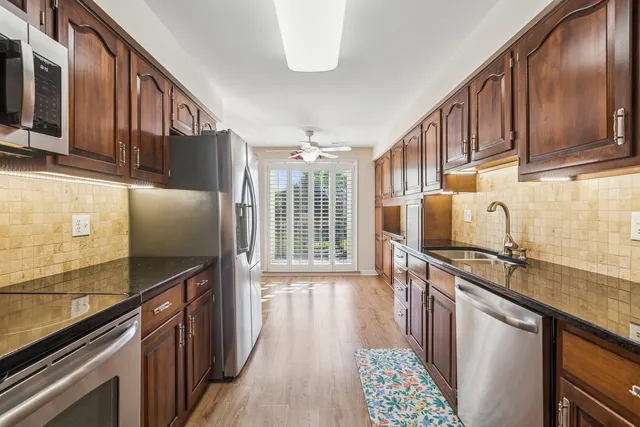 $369,900 | 701 Lake Hinsdale Drive, Unit 309, Willowbrook, IL 60527