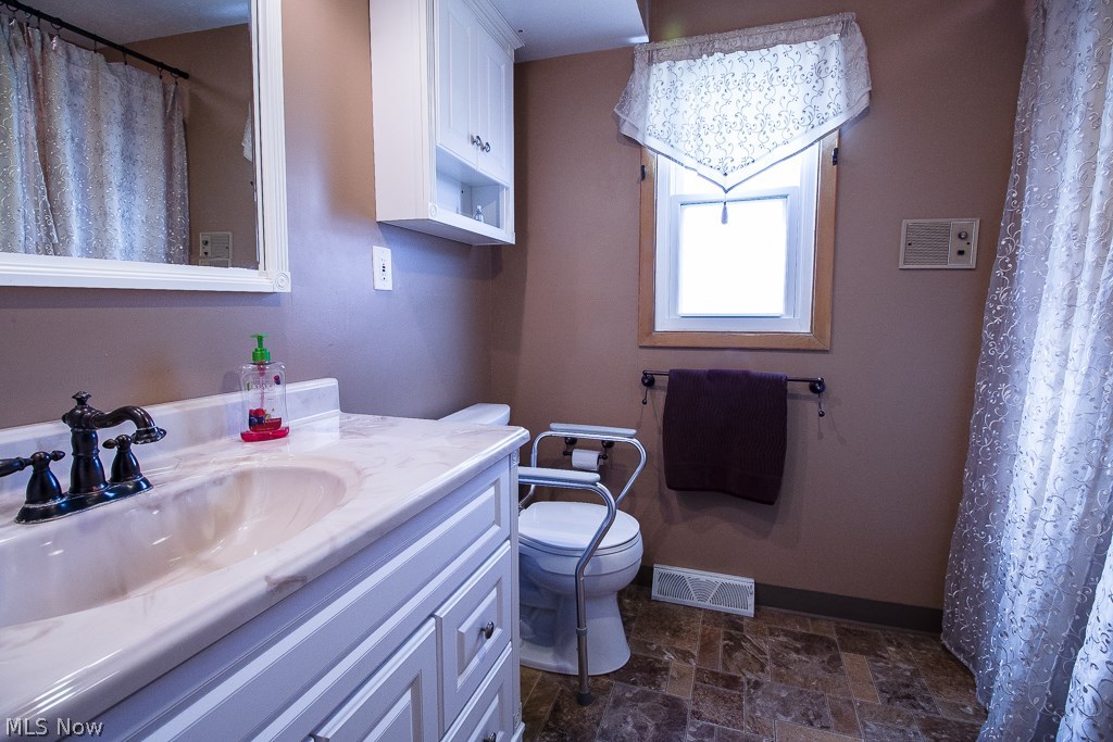 17901 Nottingham Road Cleveland, OH 44119 - Photo 16 of 35 Gallery Image 16