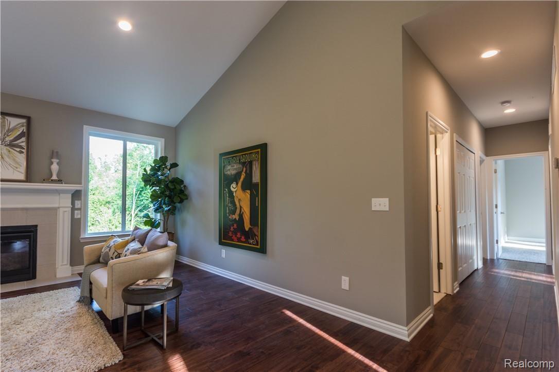 2560 Bull Run Road Oxford, MI 48371 - Photo 12 of 26 Hallway to Bedrooms
