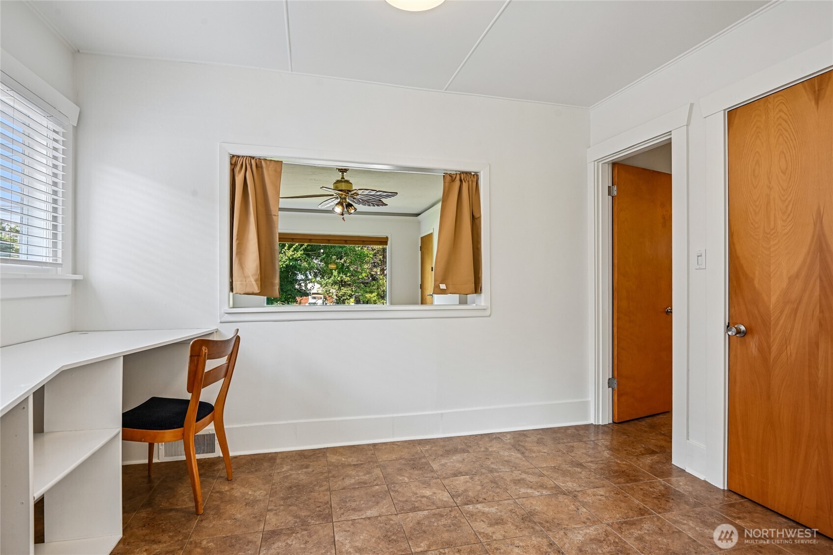 5017 Southwest Grayson Street Seattle, WA 98116 - Photo 12 of 32 Gallery Image 12