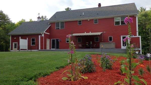 489 Market Hill Road Amherst, MA 01002 - Photo 3 of 27 a front view of a house with garden