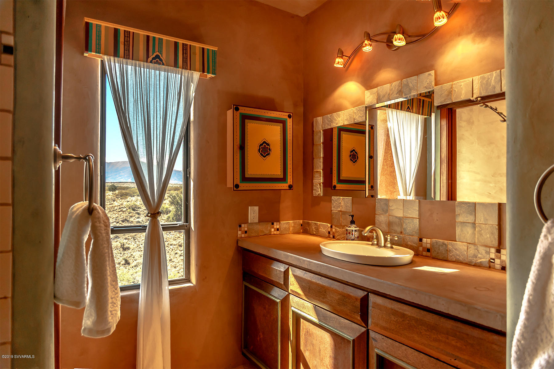 180 North Merritt Ranch Road Cornville, AZ 86325 - Photo 25 of 42 Guest Hallway Bath