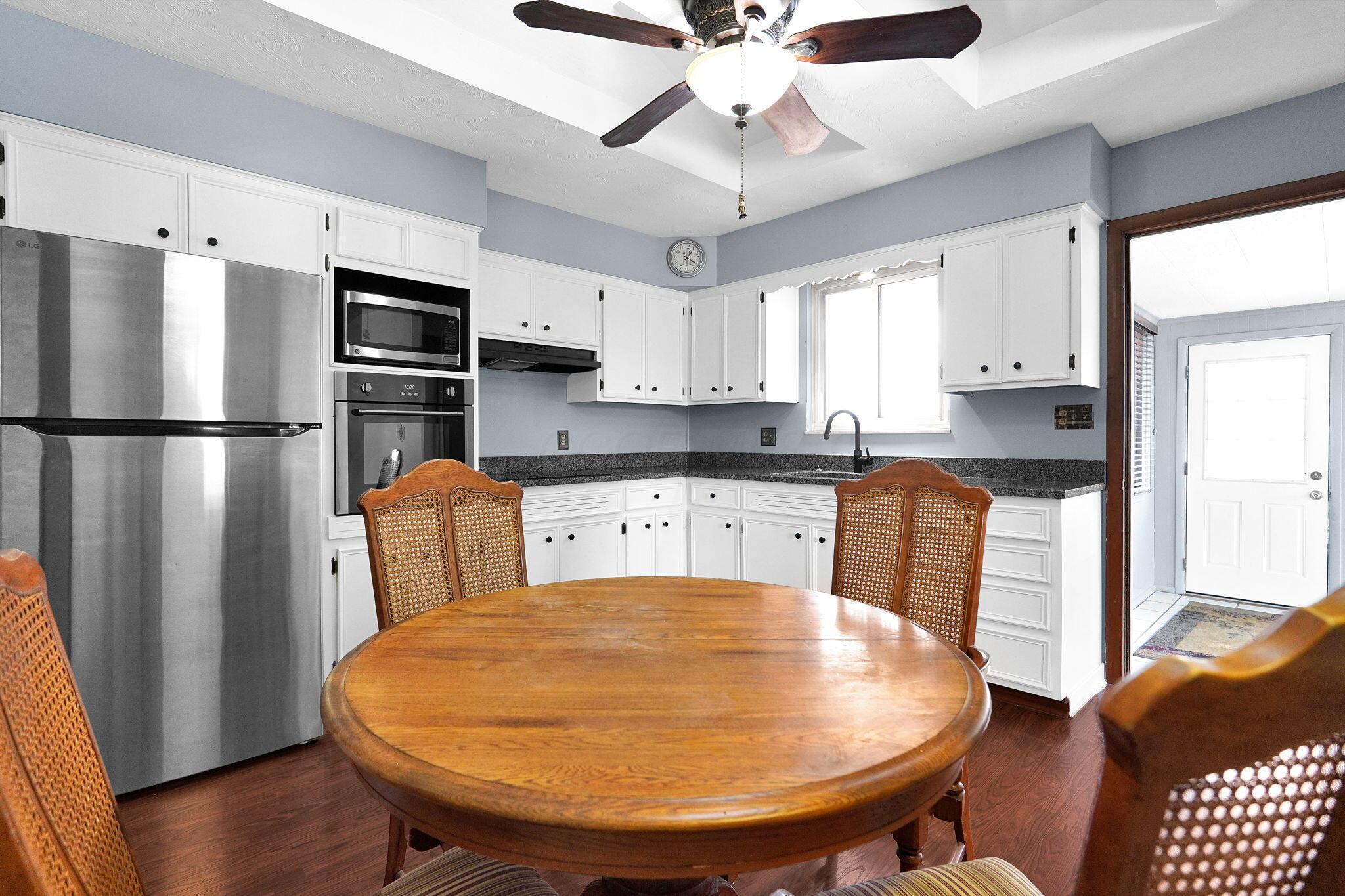 3068 Marwick Road Columbus, OH 43232 - Photo 14 of 40 Kitchen Table View