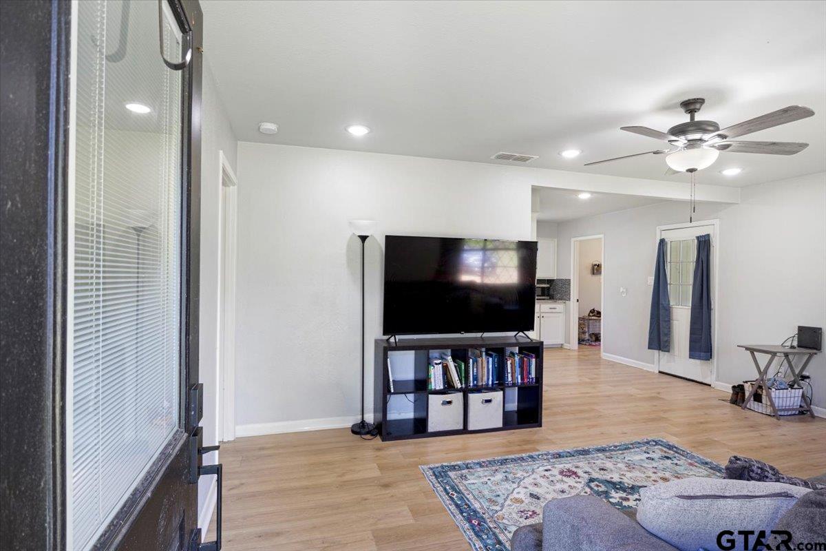 10638 County Road 384 Tyler, TX 75708 - Photo 3 of 33 a living room with furniture and a flat screen tv