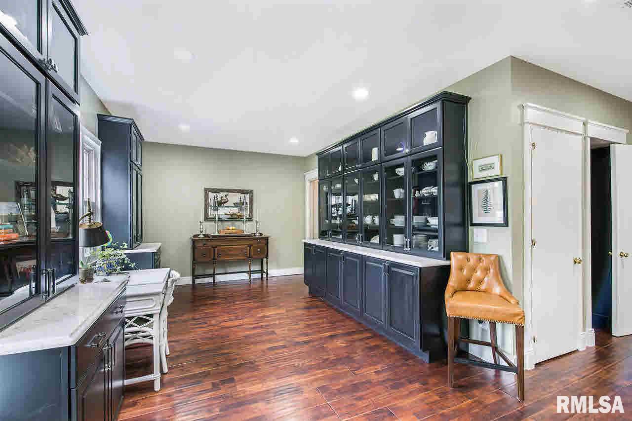 4027 Jersey Ridge Road Davenport, IA 52807 - Photo 7 of 24 Gallery Image 7